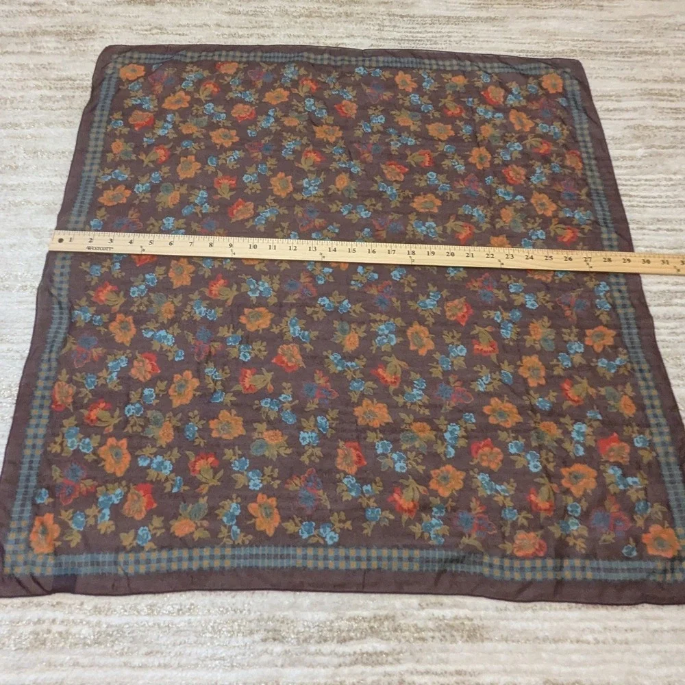 GAP square scarf